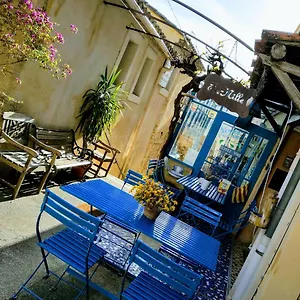 Fa Mille Maison Bleu Bed & Breakfast Robion en Luberon