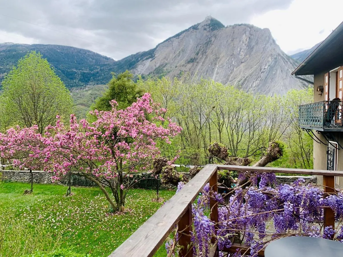 Chateau Du Vigny - Maison D'Hotes Saint-Michel-de-Maurienne Bed & Breakfast